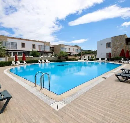 Refreshing And Peaceful Home With Shared Pool And Garden In Bodrum Appartamento Gümbet
