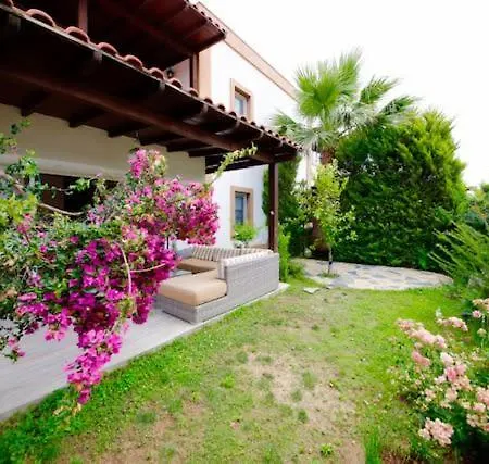 Refreshing And Peaceful Home With Shared Pool And Garden In Bodrum Gümbet