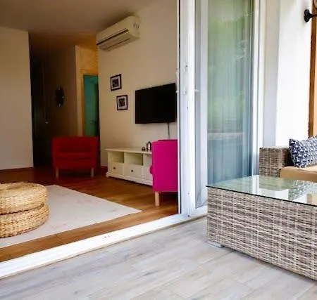 Refreshing And Peaceful Home With Shared Pool And Garden In Bodrum アパート