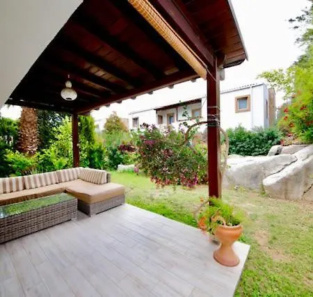 Refreshing And Peaceful Home With Shared Pool And Garden In Bodrum グムベット