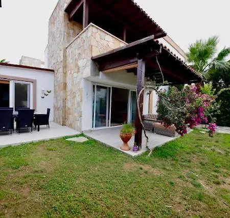 Refreshing And Peaceful Home With Shared Pool And Garden In Bodrum Apartamento Gümbet