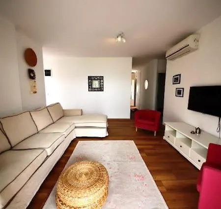 Refreshing And Peaceful Home With Shared Pool And Garden In Bodrum